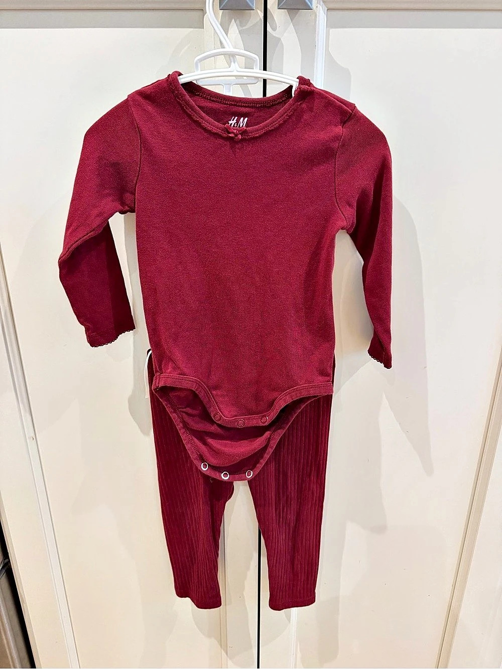 H&M 12m
Organic Cotton Ribbed Bodysuit and Leggings Set Red Baby